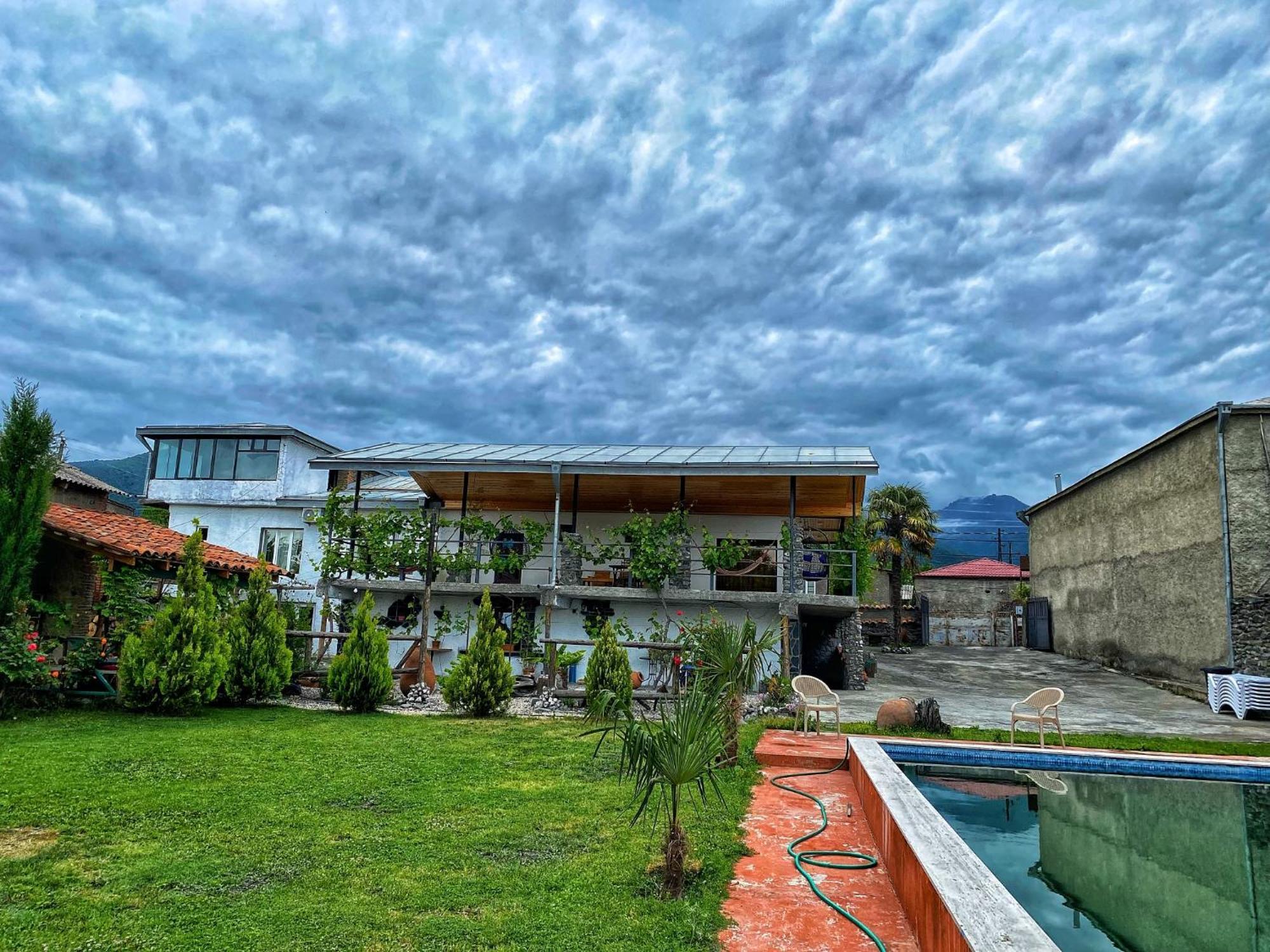 Varga Qwareli Exterior foto